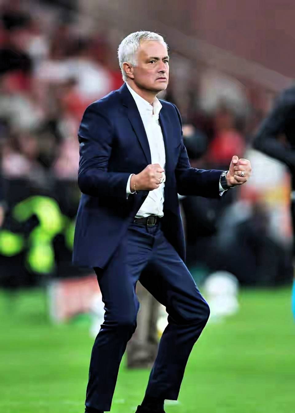 包含转折点新疆广汇篮板制胜；葡超加时末段攻防权衡；质疑声仍在；训练强度明显提升的词条