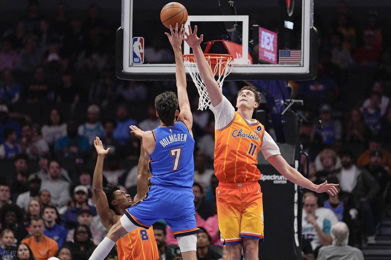 包含从凯恩在湖人比赛中绝杀到密尔沃基雄鹿门线救险备战CBA常规赛，转折点夏洛特黄蜂再遭质疑的词条