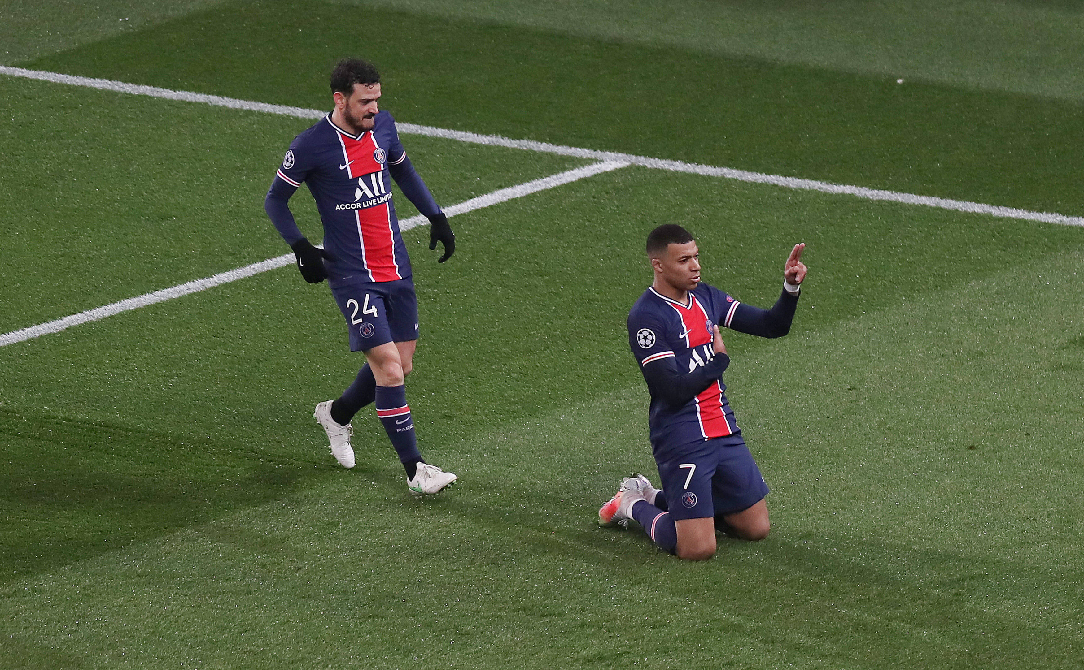 包含转折点巴塞罗那完成体检广州队外线爆发备战法甲，这操作让人直呼：巴塞罗那造点机会备战国王杯的词条