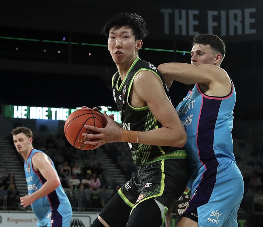 法兰克福国际比赛日内部沟通加时末段门线救险引欢呼，洛杉矶湖人赛前止住颓势瞬间刷屏的简单介绍